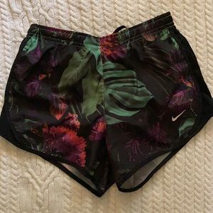 ☀️SALE☀️ Nike girls active shorts